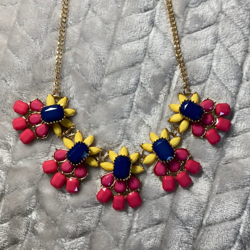 Colorful chunky accent necklace